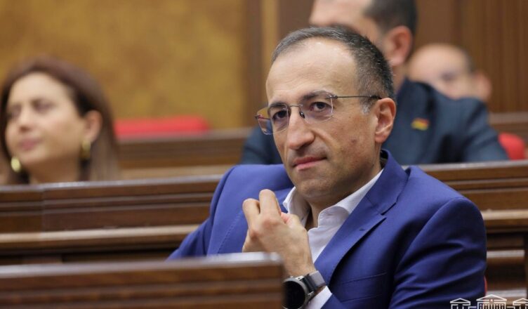 Arsen Torosyany Lav lur e haytnel