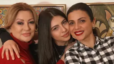 Zaruhi Babayann u Sofi Devoyany vichel en. Aha inch e texi unecel