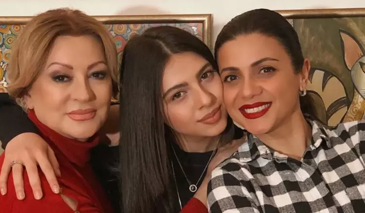 Zaruhi Babayann u Sofi Devoyany vichel en. Aha inch e texi unecel
