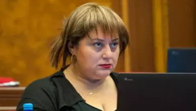 Ov e Shushan Petrosyani naxkin Amusine